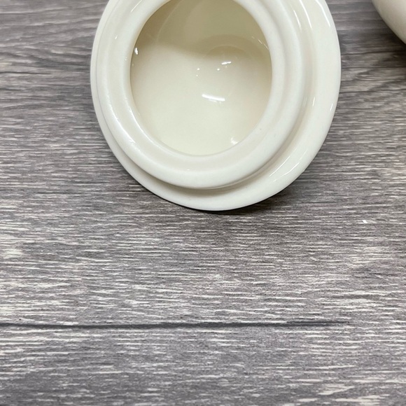 L. Godinger & Co Ivory Sugar Bowl with Lid – Pierced Rim Vintage Elegant Decor - Picture 5 of 10